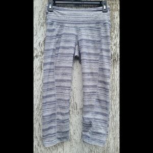 Old Navy Blue/white calf leggings